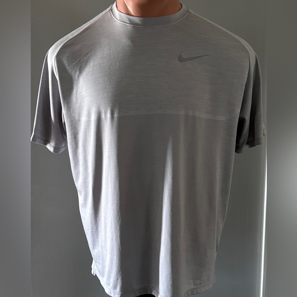 Nike Men's Medalist Dri-FIT Gray Running shirt  men’s size XXL